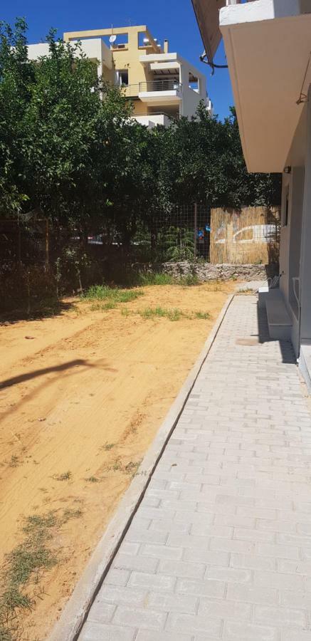 Groundfloor 2Br Apt With Smallyard Near The Heart Of กาลามาตา ภายนอก รูปภาพ
